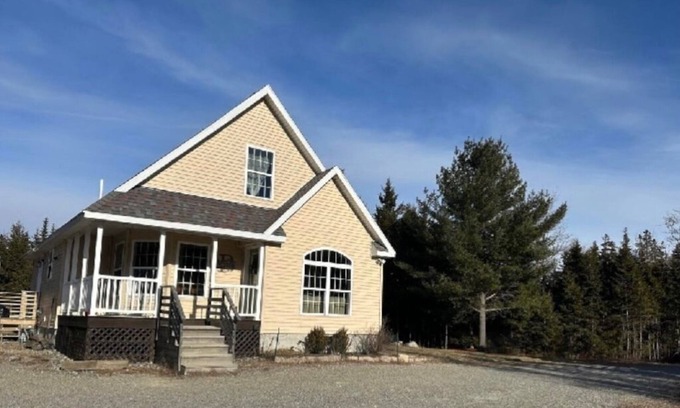 Bernard Casa | Quiet 3-bedroom house in Southwest Harbor, perfect for families with pets!