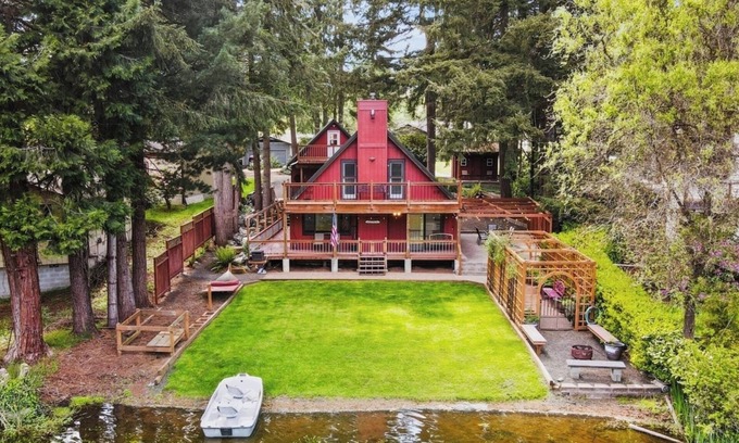 East Olympia Casa | Quiet 3 bedroom lakefront retreat