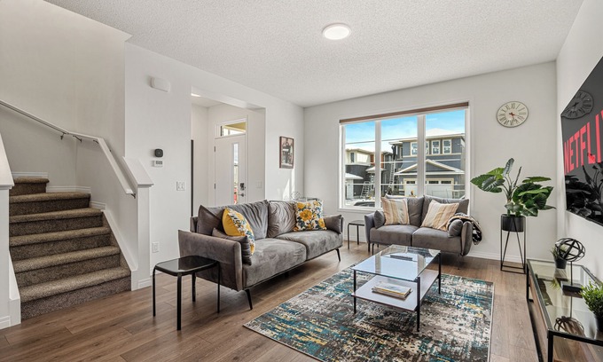 Calgary Casa | Quiet 3BR + 2.5 Bath Home In Calgary Near Airport