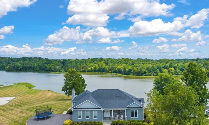 Louisa Casa | Quiet 5 Acre Lake House Getaway in Lake Anna