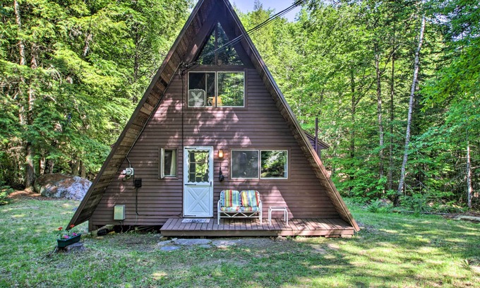 Rumney Cabina | Quiet A-Frame Cabin on Creek with Private Deck!