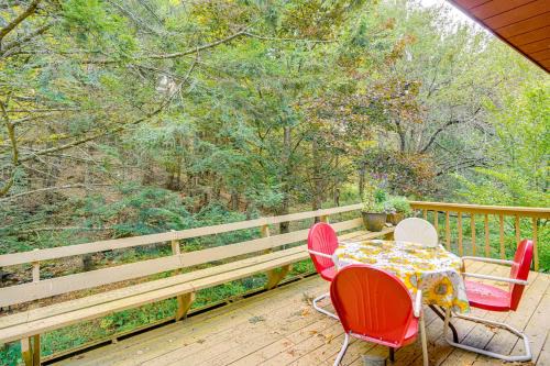 Berlin Casa | Quiet All-Season Creekside Escape in Upstate!