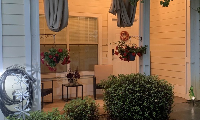 Enterprise Casa | Quiet and Chic Country Retreat