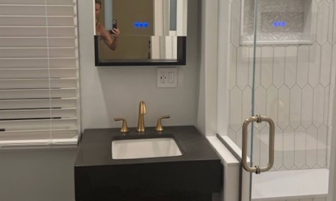 Greenwich Casa | Quiet and Convenient Downtown Greenwich Studio, Full Private Bathroom