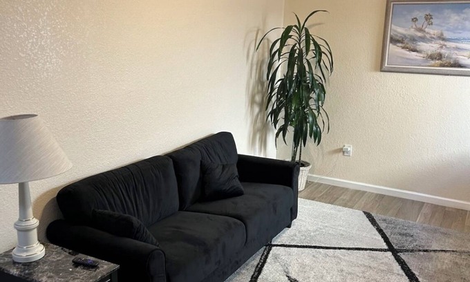 Seaside Apartamento | Quiet and Cozy 1 Bedroom Apartment close to the beach!