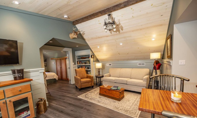 Celina Casa | Quiet and cozy channel-front guest suite on Grand Lake St. Marys
