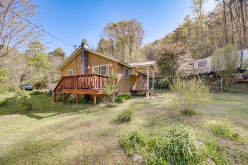 Tuckasegee Casa | Quiet and Cozy Tuckasegee Retreat with Mountain Views!