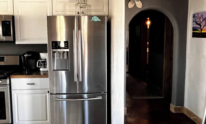 Taos Otro | Quiet and cozy country home with mountain views in every direction. Sleeps 6