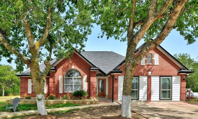 Kyle Casa | Quiet and peaceful home on 3+ acres.