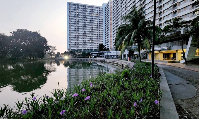 Cikarang Apartamento | Quiet and Peaceful stay facing directly to the lake with sunset view