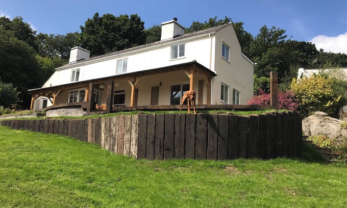 Henwood Casa | Quiet and secluded farmhouse, with far reaching views, spacious and comfortable