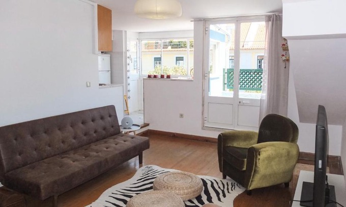 Santo Amaro Apartamento | Quiet and Sunny central Lisbon apartment