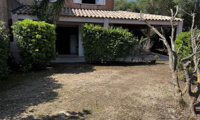 Sainte-Lucie-de-Porto-Vecchio Apartamento | Apartamento tranquilo, parcela de 5000m2, idealmente situado, playa Pinarello