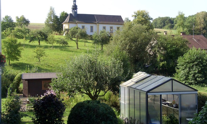 Eggenbach Apartamento | Apartamento tranquilo con jardín y vistas al santuario