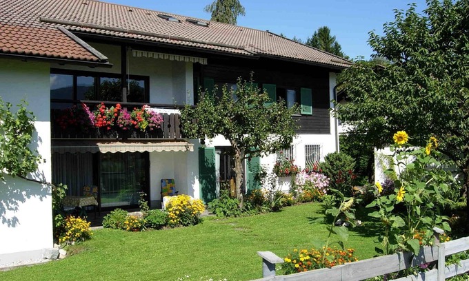 Murnau am Staffelsee Apartamento | Tranquilo apartamento con terraza y vistas a la montaña en Murnau