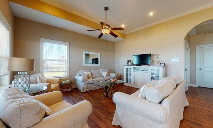Galveston Casa | Quiet area of the beach, AMAZING VIEW & close to the ferry !