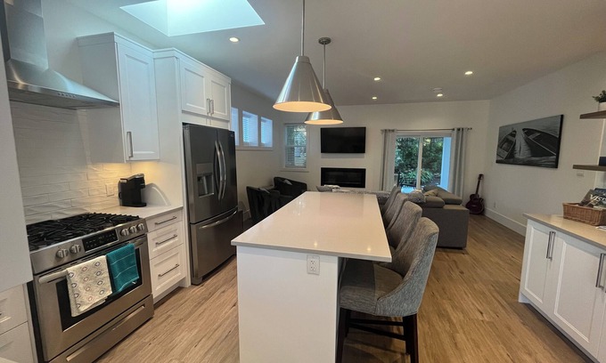 Saanich East Cabaña | Quiet area- steps to UVIC, Cadboro Bay Village & Beaches, close to downtown.