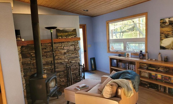 Oakhurst Casa | Quiet Artist Suite
