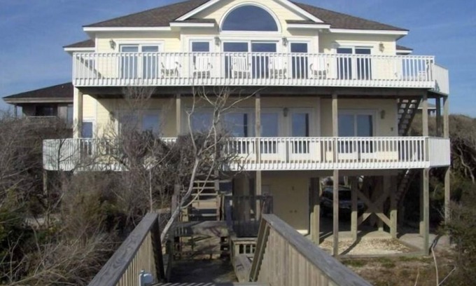 Pine Knoll Shores Casa | Tranquila ubicación frente al mar