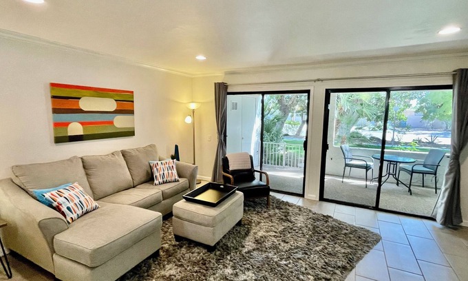 Racquet Club Estates Condominio | Quiet Beautiful Condo in Central Palm Springs.