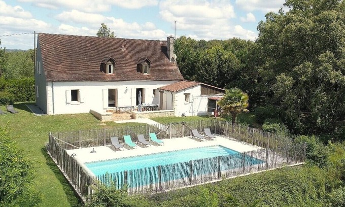 Brouchaud Villa | Tranquila villa Perigord negro con piscina privada climatizada 15pers