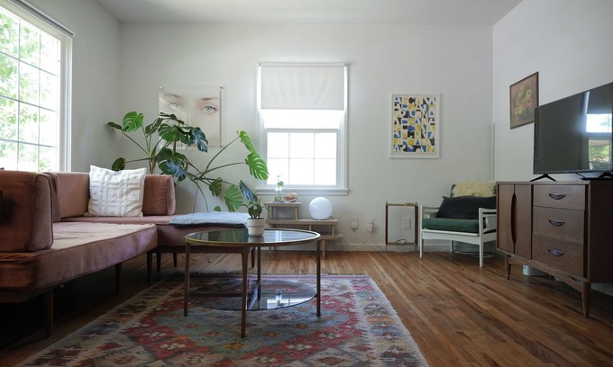 Oleander - Sunset Casa | Quiet Boho Mid Home with Garden Cowboy Pool