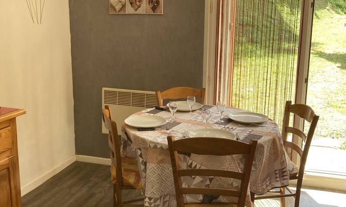 Esquieze-Sere Apartamento | Quiet, bright apartment 250m from the town center!