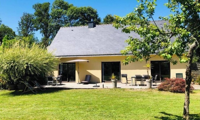 Kerherou Casa | Quiet, bright single-storey house close to beaches, port and GR34.