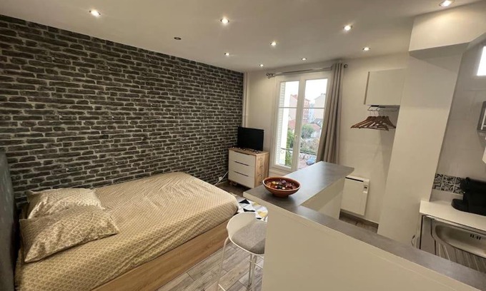 Bondy Apartamento | Quiet & bright studio 15min away from Paris