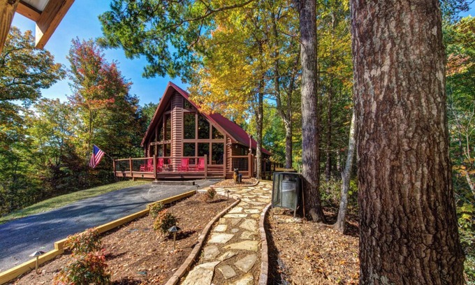 Kodak Cabina | … Quiet Cabin Getaway … Close to Town … Hot Tub …