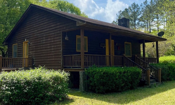 Jewell Cabina | Quiet cabin with 3 fishing ponds on lots of acres. Come enjoy the country life