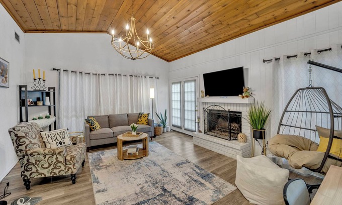 North Arlington Casa | Quiet Casa Felice, fully furnished, utilities paid , located in N. Arlington