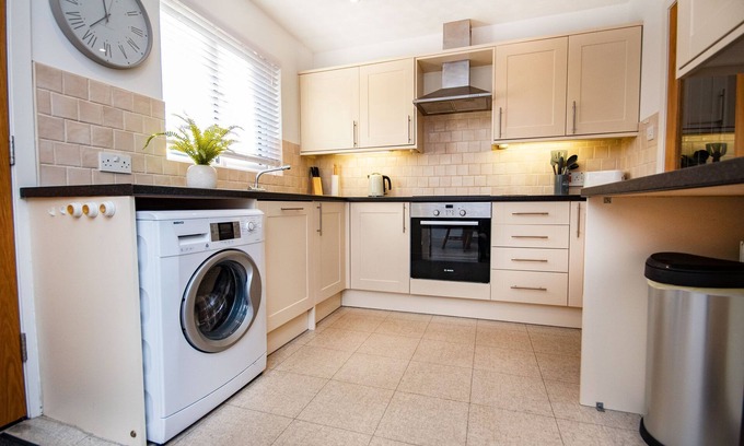 Conon Bridge Casa | Quiet central Highland location, Inverness 15 minutes drive, NC500 within a few minutes.