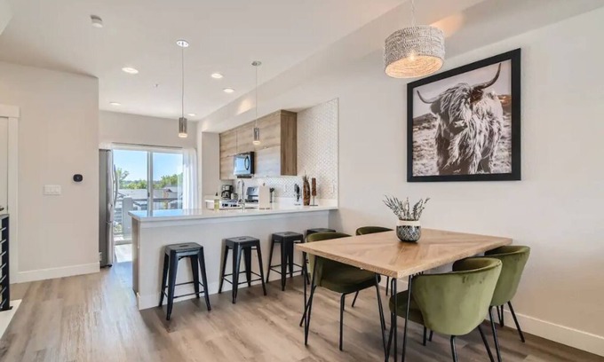Berkley Casa | Quiet centrally located Denver hub w/ free parking