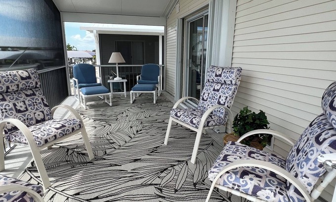 Saint James City Casa | Quiet, clean & comfy 2 bed-2bath with 8000lb boat lift and large screened lanai