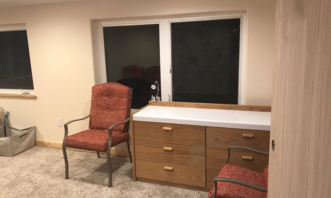 Fairbanks Apartamento | Quiet clean one bedroom apartment on Hillary Ave in Fairbanks, AK