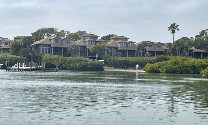 Safety Harbor Club Casa | Quiet, clean townhouse. Relaxing winner. Harbor view, short Gulf walk…
