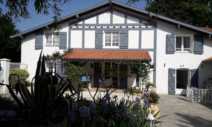 Saint-Laurent-de-Gosse Apartamento | Quiet country setting, duplex apartment in renovated farmhouse