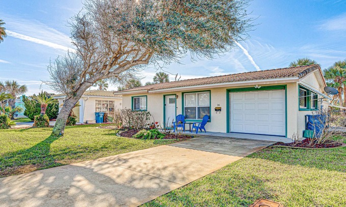 Ormond Beach Plaza Casa | Quiet coastal getaway with fenced yard, screened lanai, & central AC