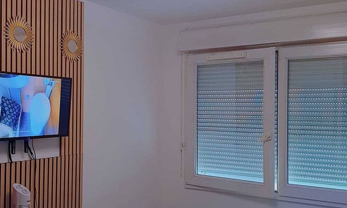 La Courneuve Apartamento | Quiet, comfortable studio 1 minute from the tramway