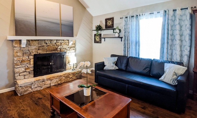 Mission Casa | Quiet, comfy and spacious 3 bedroom home in KC
