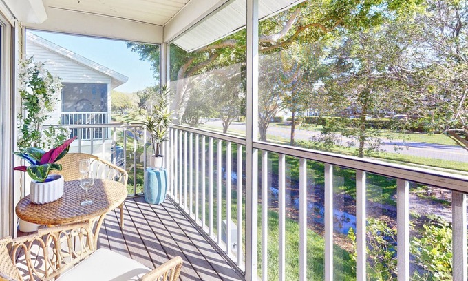 Capri Isle Condominio | Quiet Community in the Heart of Treasure Island. Heated Pool. Comfortable and Spacious Townhome.