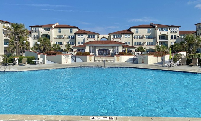 North Topsail Beach Condominio | Quiet Condo with Resort-Style Amenities