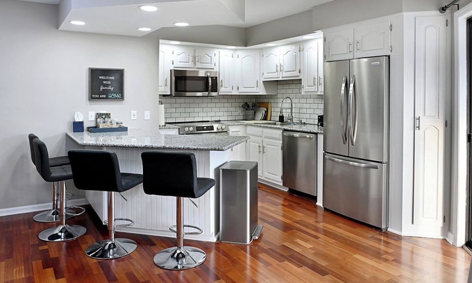 Little River Condominio | Quiet condo with king suite 4 miles from the beach,private balcony,pool hot tub.