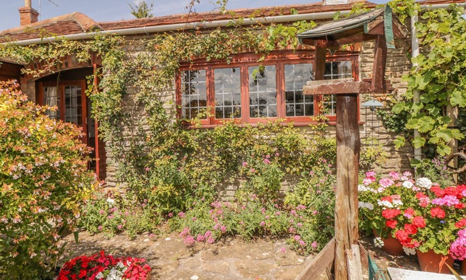 Templecombe Cabaña | Quiet Corner Cottage, HENSTRIDGE