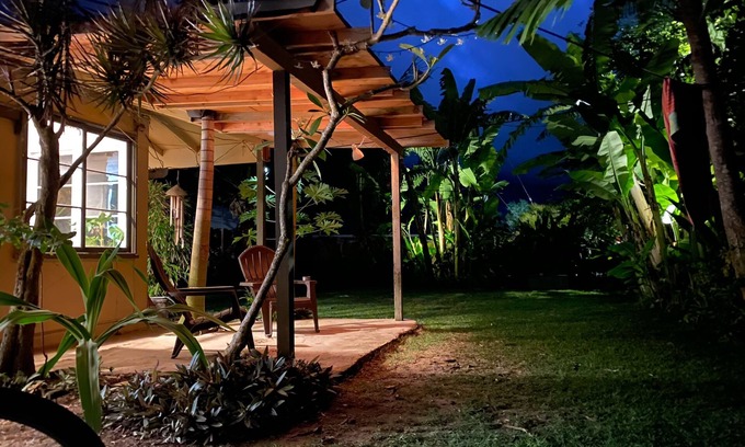 Waimanalo Cabaña | Quiet Cottage a Block from the Beach