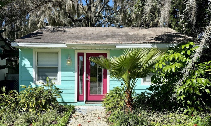 Sebring Cabaña | Quiet cottage near Sebring Raceway, golf courses, public beaches, and downtown