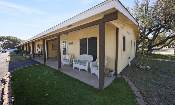 Fulton Cabaña | Quiet Cottage steps away from Fulton Pier | Sleeps 4