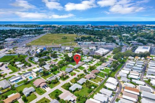 Sarasota Casa | Quiet Cottage Walk to Siesta Key Relax Or WORK