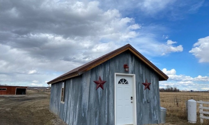 Pompeys Pillar Cabina | Quiet Country Burnt Cross Cabin close to Billings